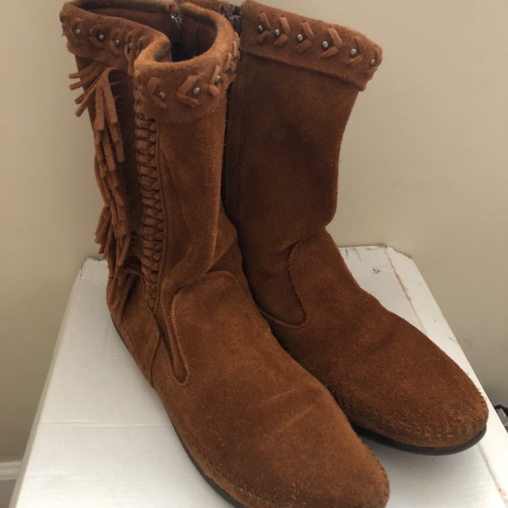 Minnetonka Luna fringe boot